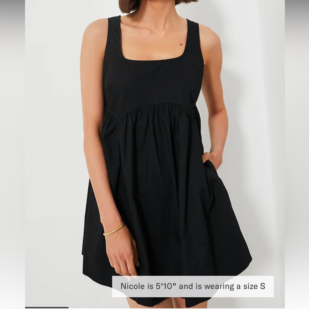 POMANDER PLACE
Black Sleeveless Porto Dress